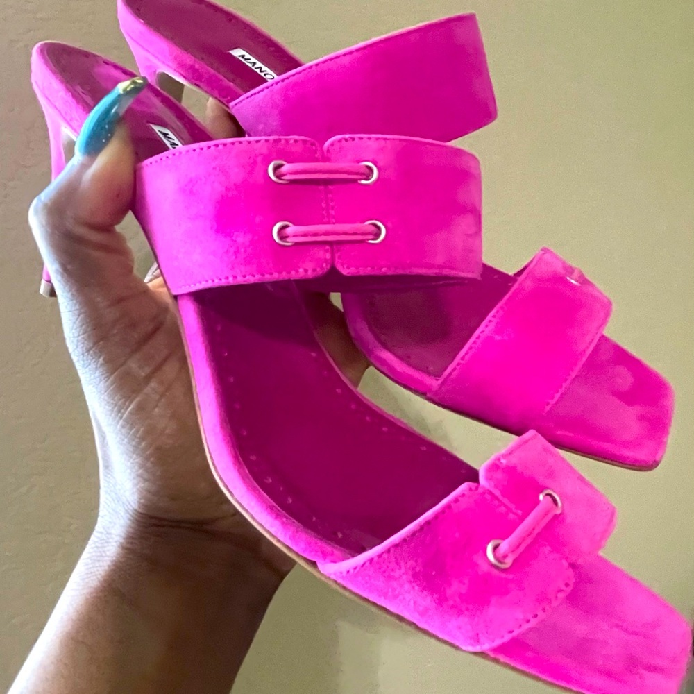 Manolo Blahnik Pink Suede shoes
